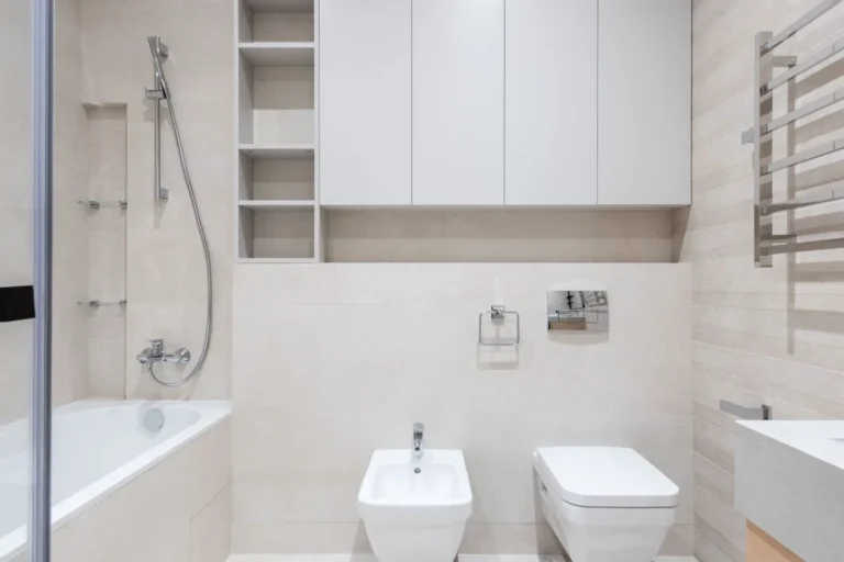 Over-the-toilet storage shelf in a small bathroom
